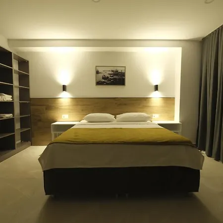 Tut Otel